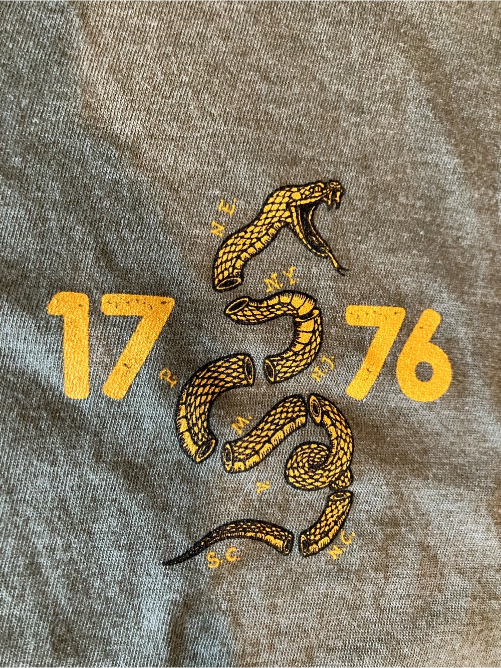 Rags of honor graphics T-shirt - Picture 5 of 7